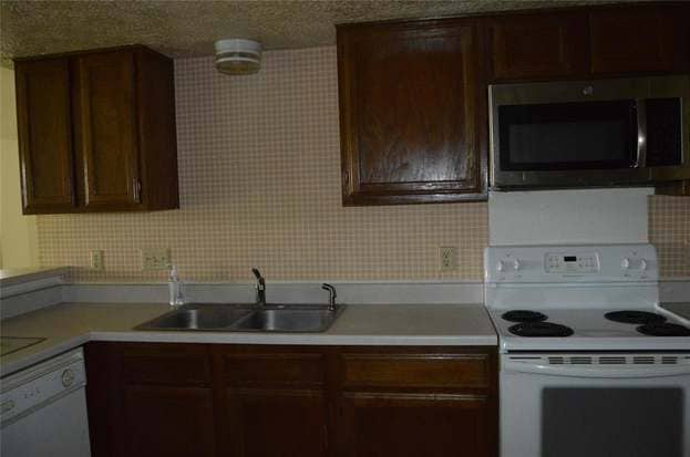 Building Photo - 4929 Meadow Pl Dr