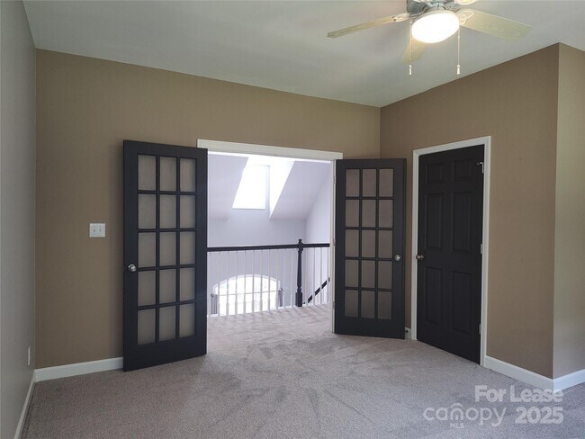 Building Photo - 9009 Hammersley Dr