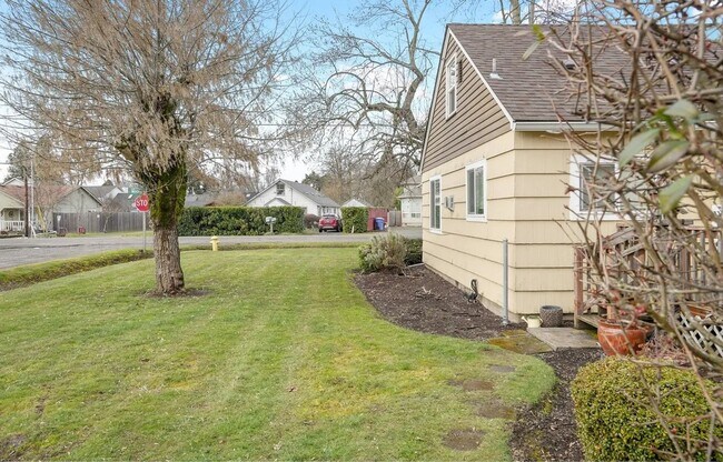 Building Photo - 836 Eldin Ave SE