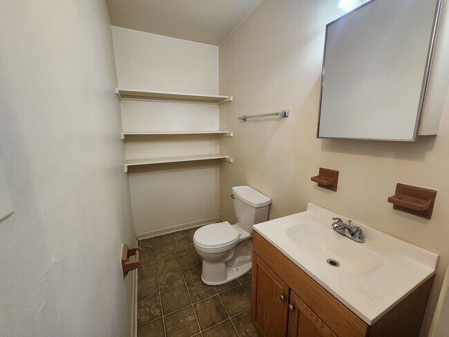 Building Photo - 6233 Mountain View Dr