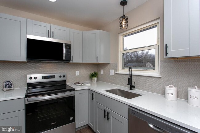 Building Photo - 5026 Preston Ln