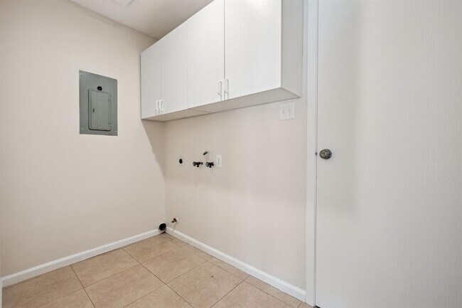Building Photo - 3346 Birch Creek Dr