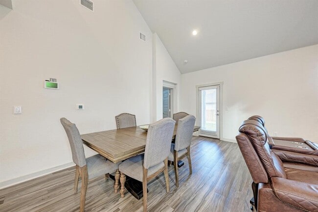 Building Photo - 7420 Peggie Nell Dr