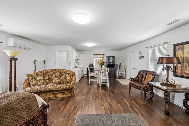Building Photo - 326 Draper Cir