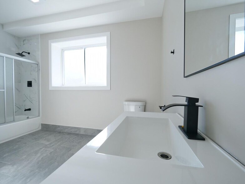 Building Photo - 149 N Waller Ave