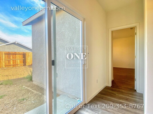 Building Photo - COMING SOON! 4 bedroom, 3 bath, pet-friend...