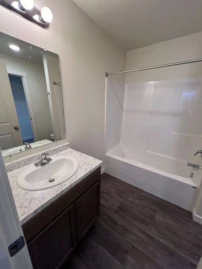 Building Photo - 677 Cook Rd