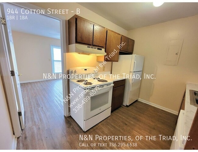 Building Photo - 944 Cotton St SW