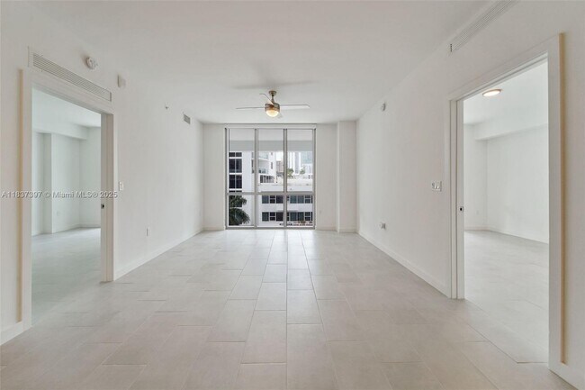 Building Photo - 2150 N Bayshore Dr