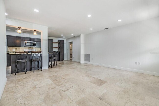 Building Photo - 954 Dumont Dr