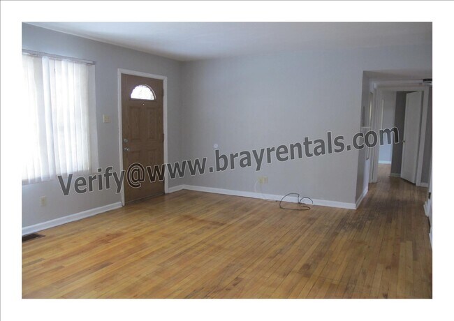 Building Photo - 1355 Mesa Ave