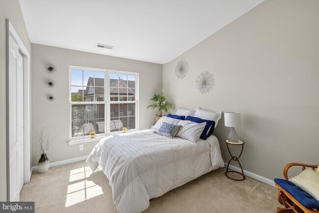 Building Photo - 43738 Clemens Terrace