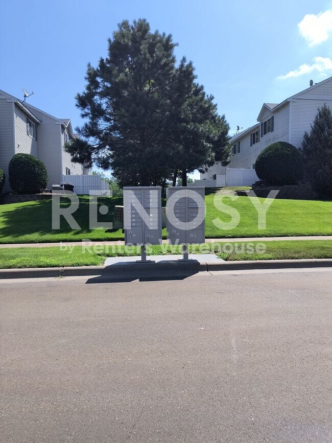 Building Photo - 2BD/2BA Townhome in Ramsey Available Now!