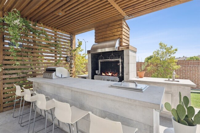 Building Photo - 5008 Statesman Ln