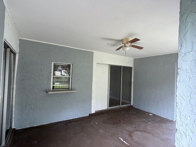 Building Photo - Flexible Living in a Prime Cape Coral Spot