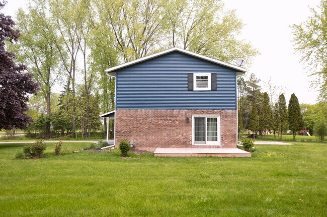 Building Photo - 10234 N La Cresta Dr