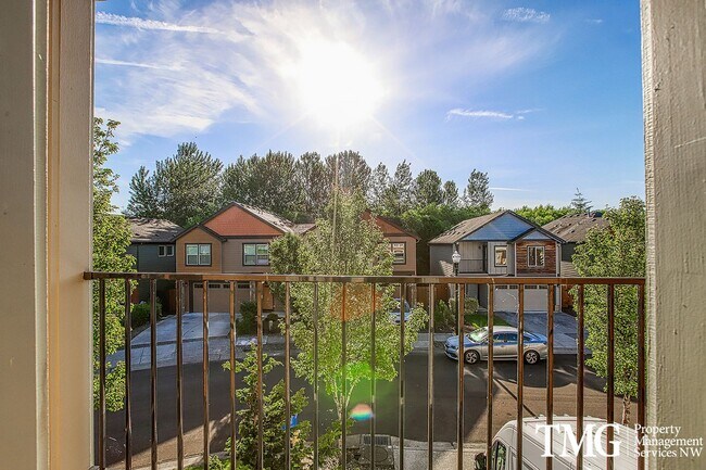 Building Photo - Contemporary 3 Bed 2.5 Bath Style Home in ...
