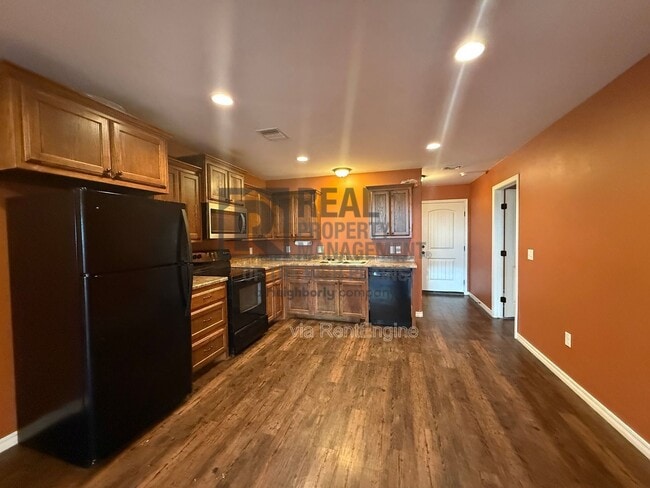 Building Photo - 13057 Raymond Rd