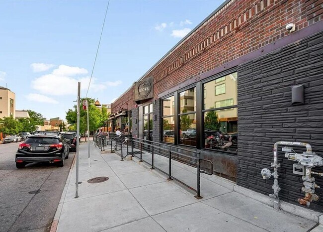 Building Photo - 1475 W 43rd Ave