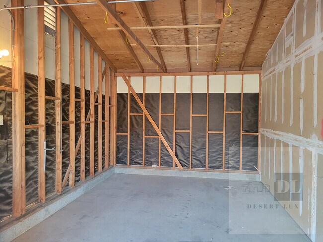 Garage - 5827 Bagley Ave