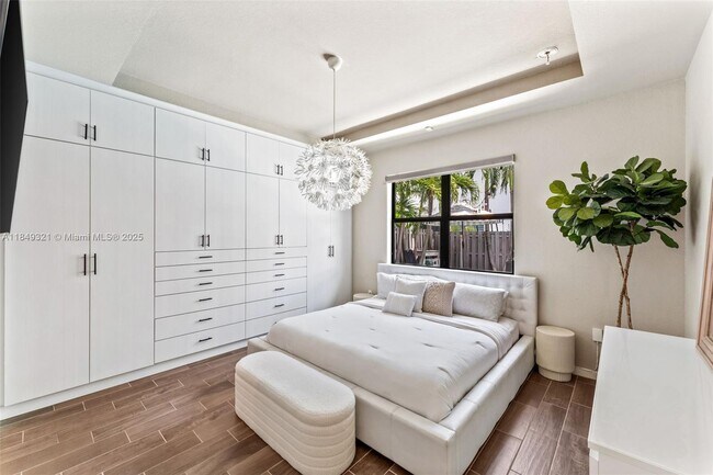 Building Photo - 25021 SW 118 Ct