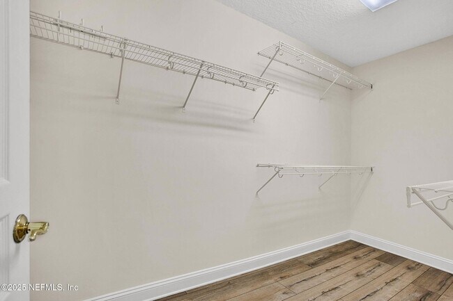 Building Photo - 1761 Highland View Dr