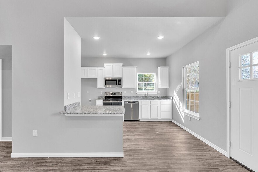 Building Photo - 518 Ranier Dr