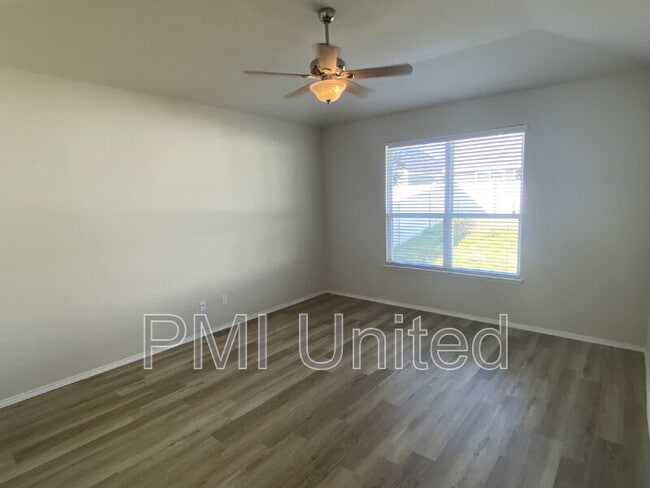 Building Photo - 9145 Blackstone Dr