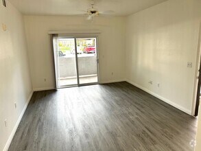 Building Photo - Charming 1 bedroom Condo with full size Ga...