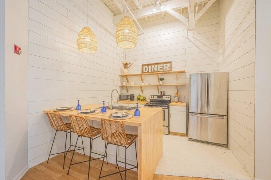 Building Photo - 269 N Hull St