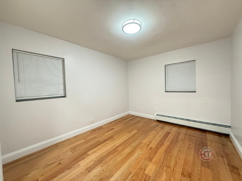 Building Photo - 1720 Williamsbridge Rd