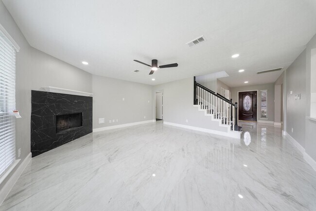 Building Photo - 8311 Sierra Hill Ct
