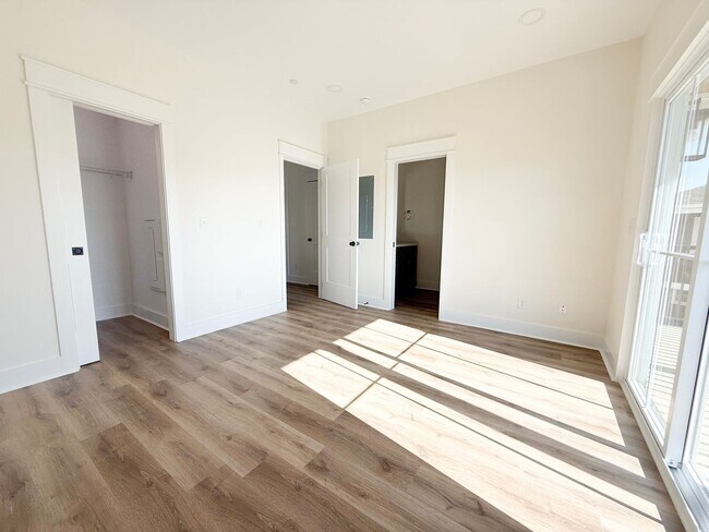 Building Photo - Luxury 3-Bedroom Townhome with Flex Room at Highbury + Summer Special