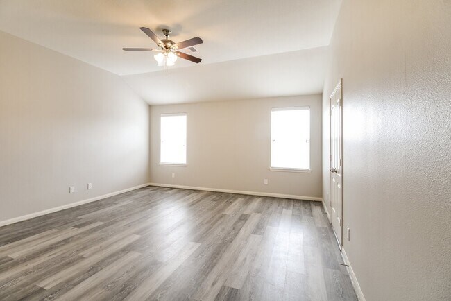 Building Photo - 12083 Quartersawn Ln