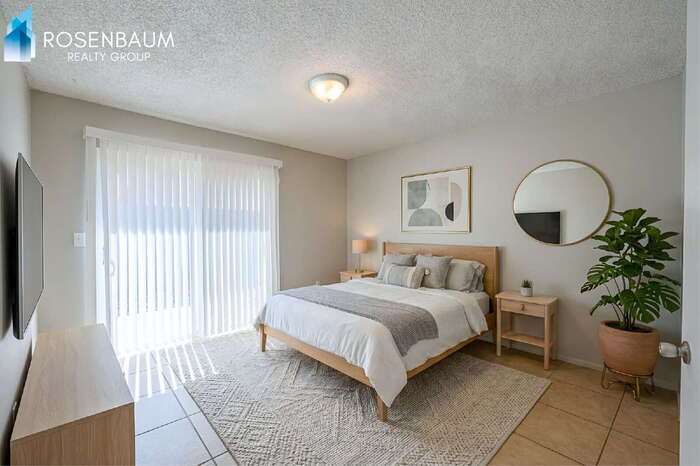 Building Photo - 452 E 9th Ave