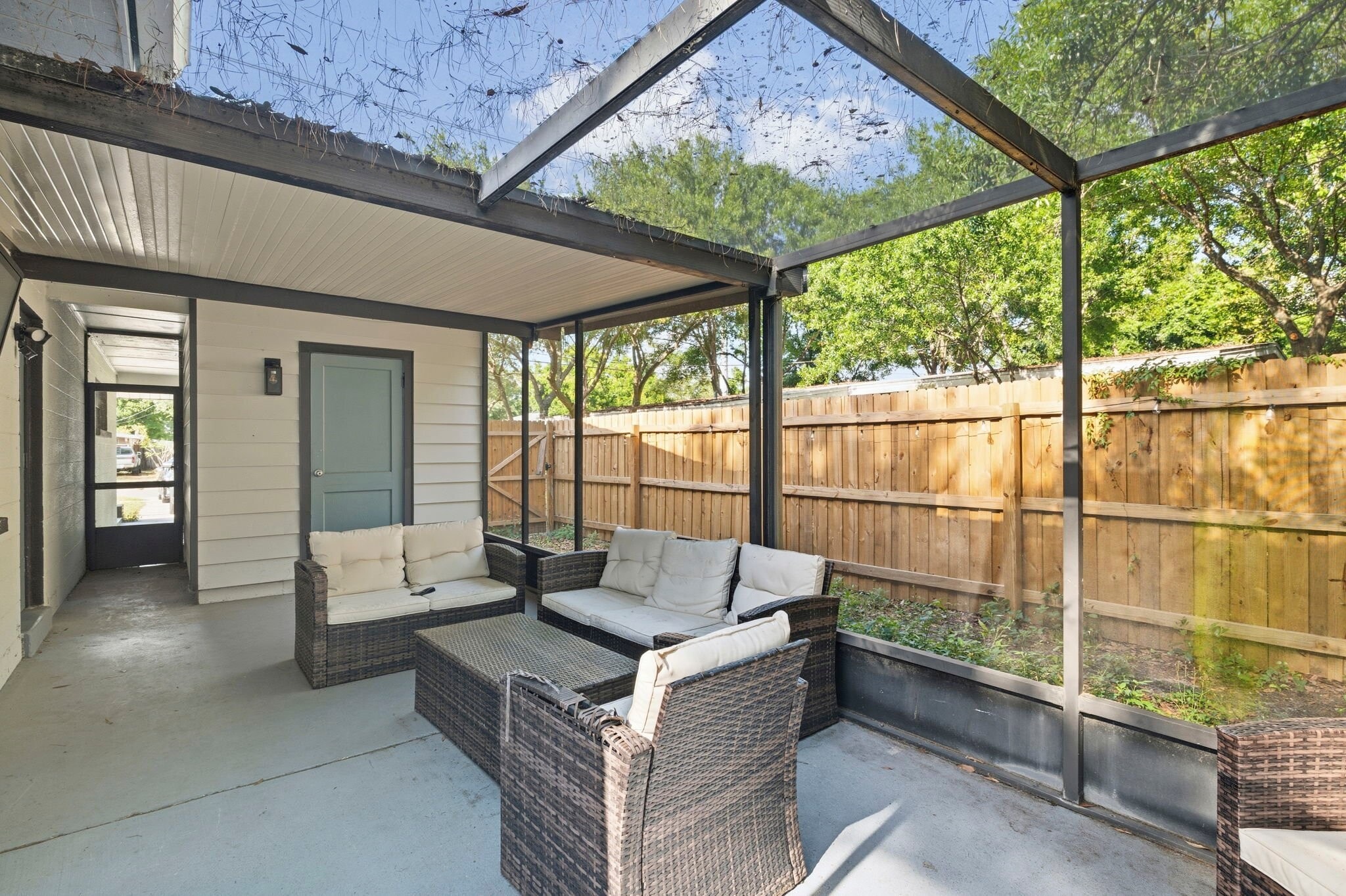 Building Photo - 4206 W Iowa Ave