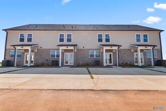 Building Photo - 243 Susan Lynn Dr