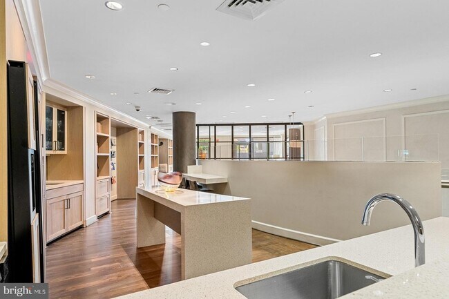 Building Photo - 7171 Woodmont Ave