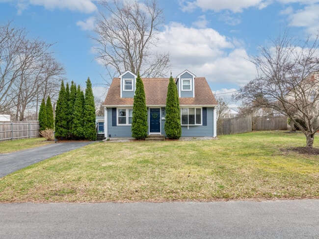 Building Photo - 32 Hamlin Ave