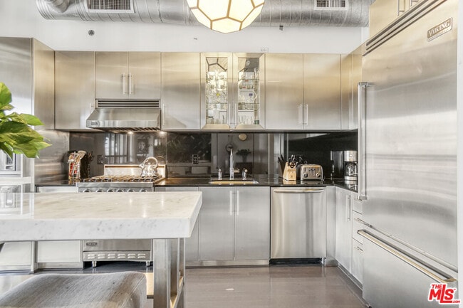 Building Photo - 1645 Vine St