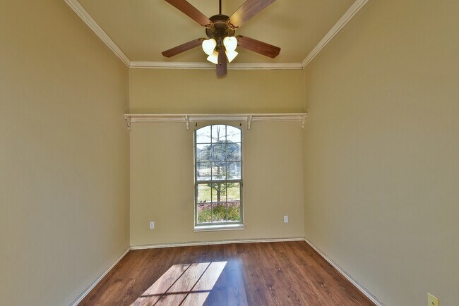 Building Photo - Amazing Home - 3 bed 2 bath - Edmond Schools