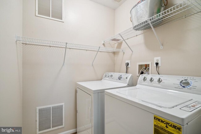 Building Photo - 6257 Harbin Dr