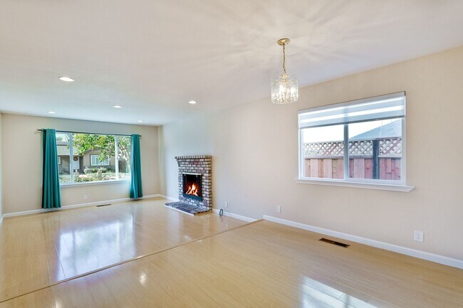 Building Photo - Charming 1,780 Sq Ft 4 bedroom 2 bath home in South San Jose