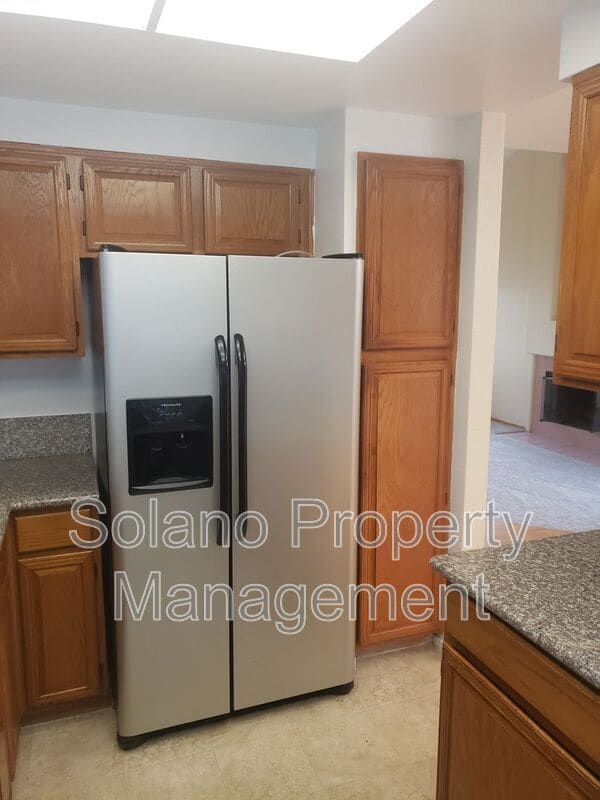 Building Photo - 654 Catalina Cir