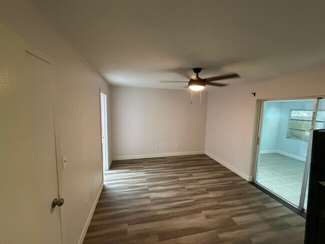 Building Photo - 3010 Catherine Dr
