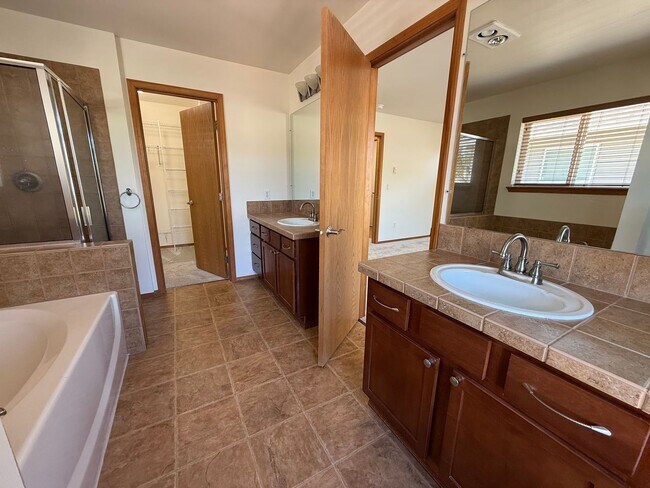Building Photo - 1838 Bobs Hollow Ln