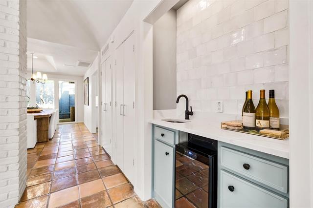 Building Photo - 4338 Travis St