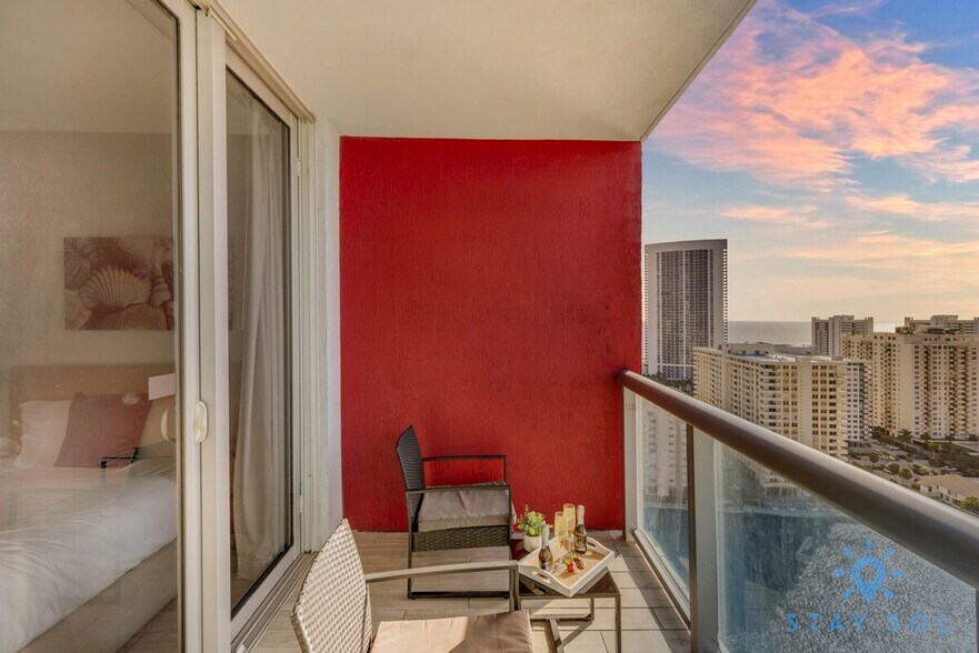 Building Photo - 2602 E Hallandale Beach Blvd