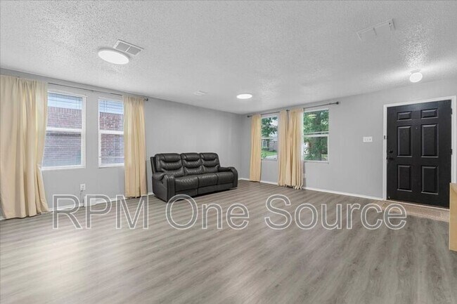 Building Photo - 5401 Pandale Valley Dr