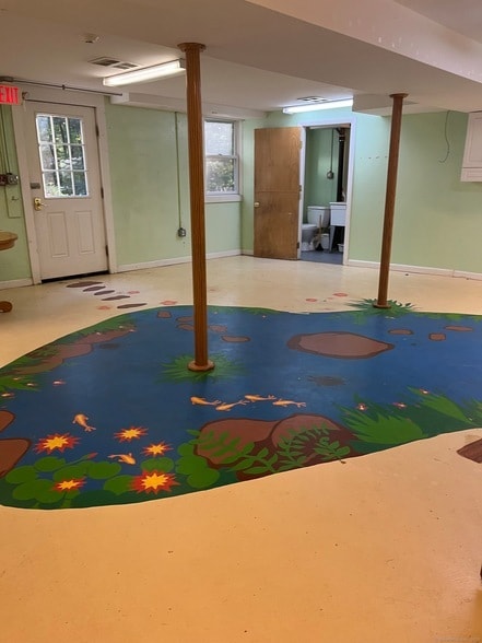 Building Photo - 103 Pequotsepos Rd